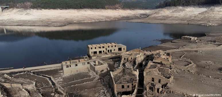 Esta antiga cidade espanhola ressurgiu após uma seca fazer baixar as águas de um reservatório