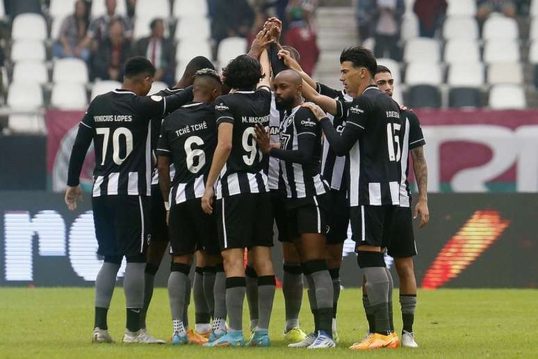 Time do Botafogo no clássico contra o Fluminense (Foto: Vítor Silva/Botafogo)