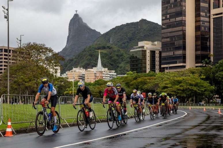 Ciclistas competiram no Rio de Janeiro neste domingo (Foto: PedroCury.com/L'Étape)