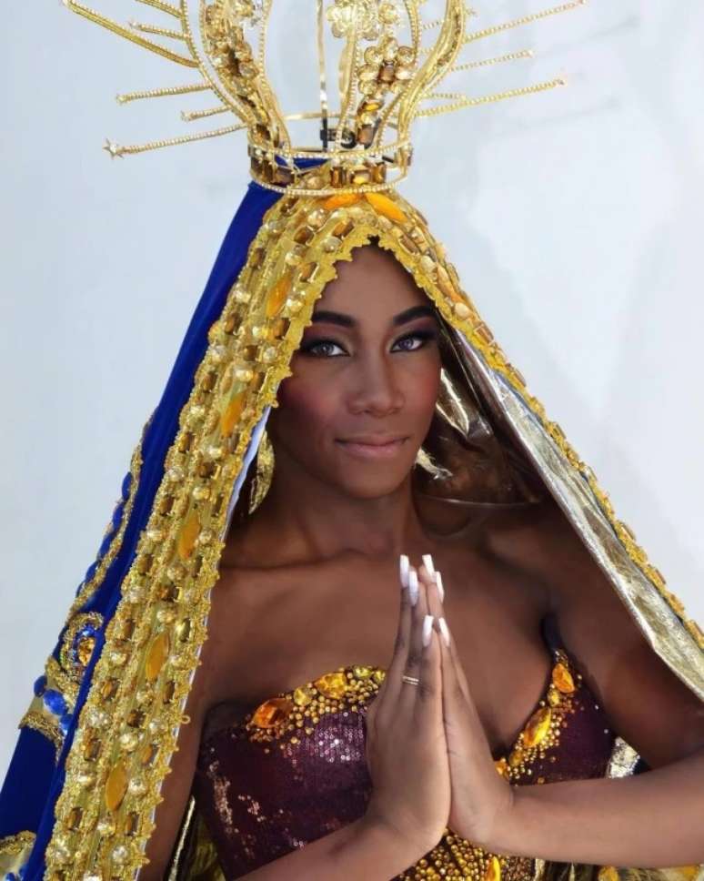 Eloá desfilou vestida de Nossa Senhora Aparecida em uma das etapas do concurso