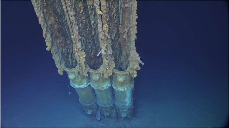 USS Samuel B Roberts tinha três tubos de torpedo