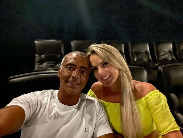 O relacionamento entre Romário e a namorada pode dar mais um passo - Foto: Reprodução/Instagram