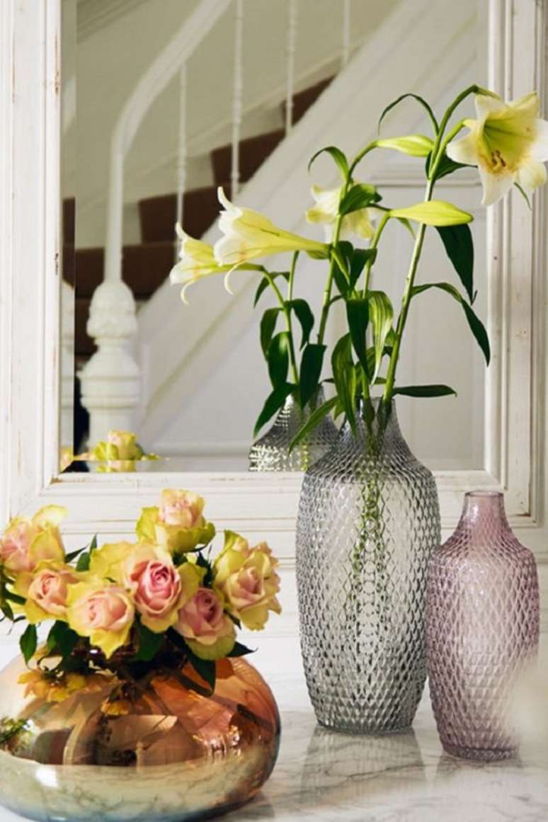 34. Vaso de vidro colorido para sala &ndash; Foto Leonardo