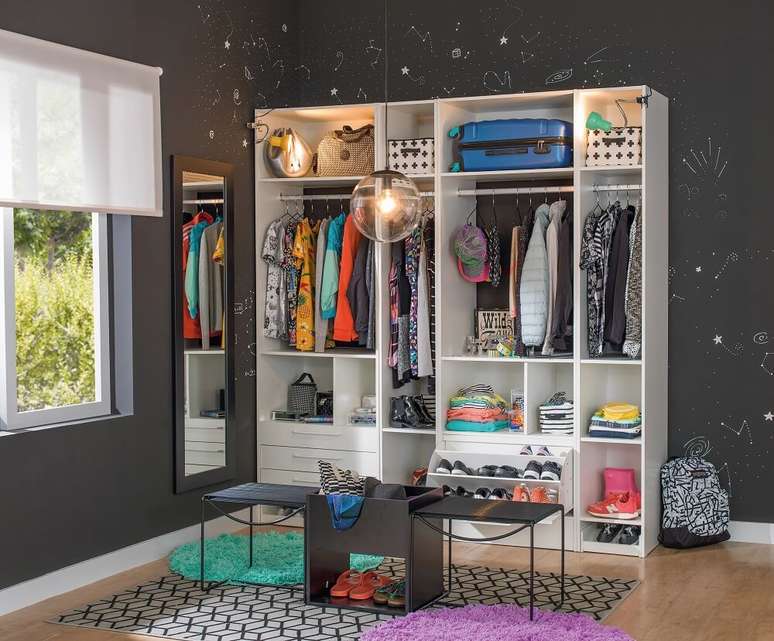 8. O arm&aacute;rio pode ser um ponto de descanso visual em um quarto tem&aacute;tico. Cr&eacute;dito: Tok&Stok