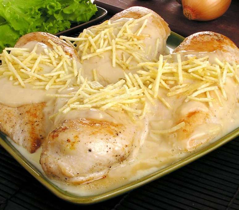 Peito de frango com requeij&atilde;o (Reprodu&ccedil;&atilde;o / Guia da Cozinha)