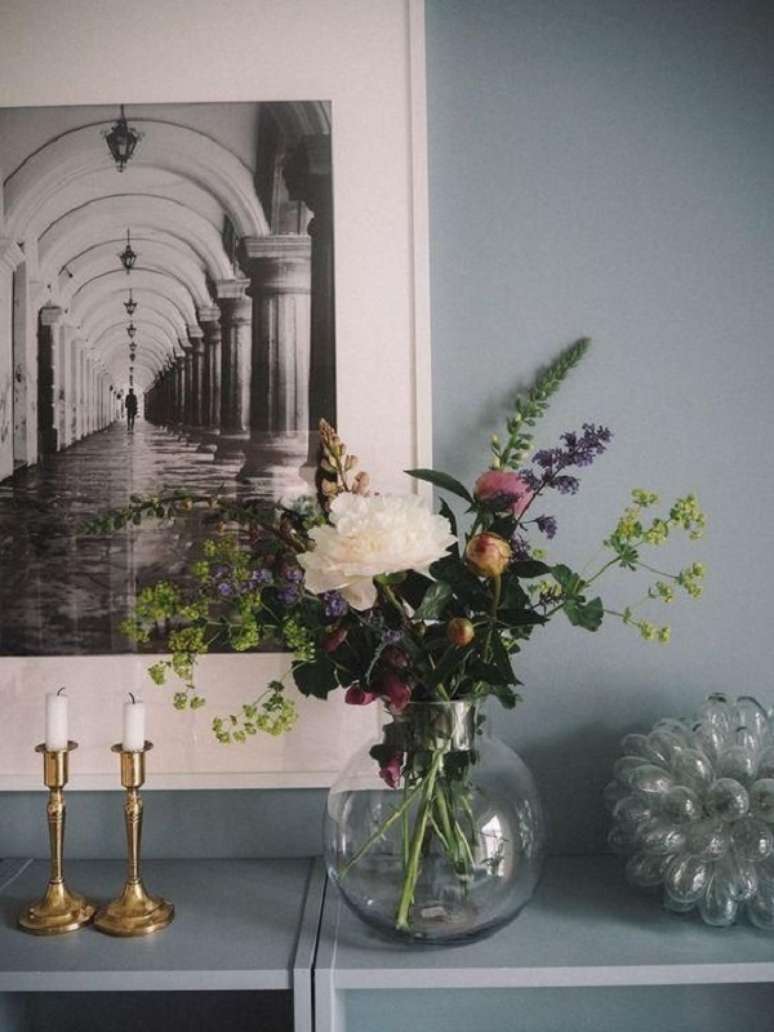 40. Vaso de vidro para aparador moderno &ndash; Foto Hauskaa