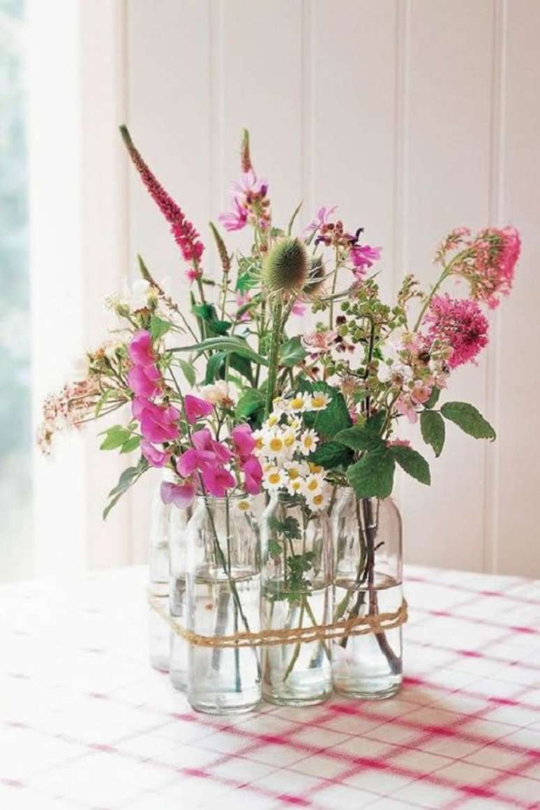 60. Vasos de vidro para arranjo de flores – Foto Dicas Pratias