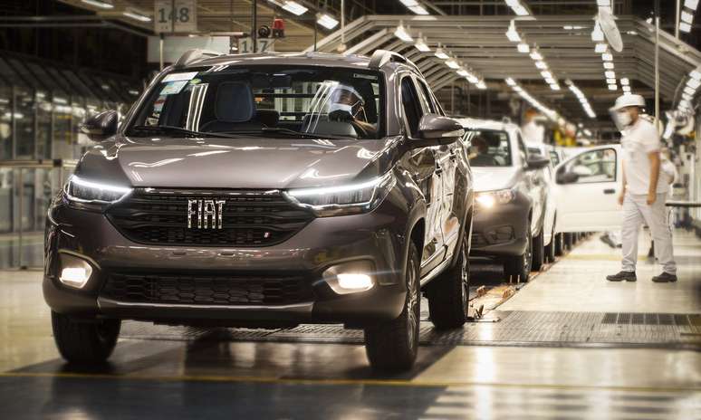 Fiat Strada: produção reduzida por falta de insumos