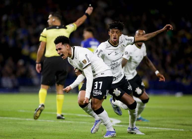 Primeiro gol de Du Queiroz como profissional foi em pleno La Bombonera (Foto: Rodrigo Coca/Ag.Corinthians)