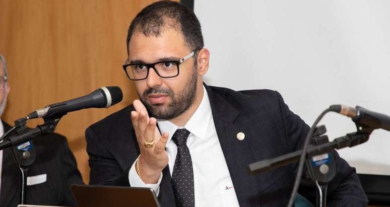 O deputado estadual Alexandre Knoploch (PSC), do Rio, contratou o pastor e cantor gospel André Valadão