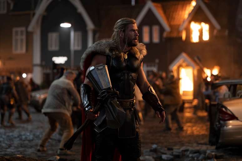 Chris Hemsworth diz que será Thor até 'ser expulso' do MCU