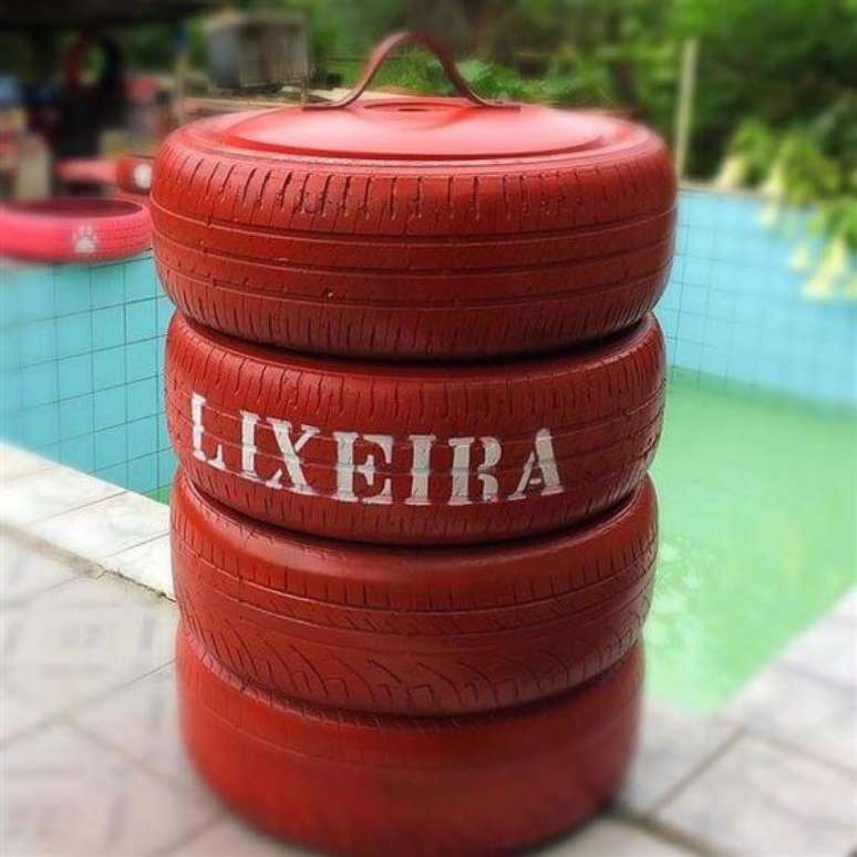 97. Artesanato com pneus: a uni&atilde;o de v&aacute;rios pneus pode formar uma lixeira. Fonte: Artesanato Passo a Passo