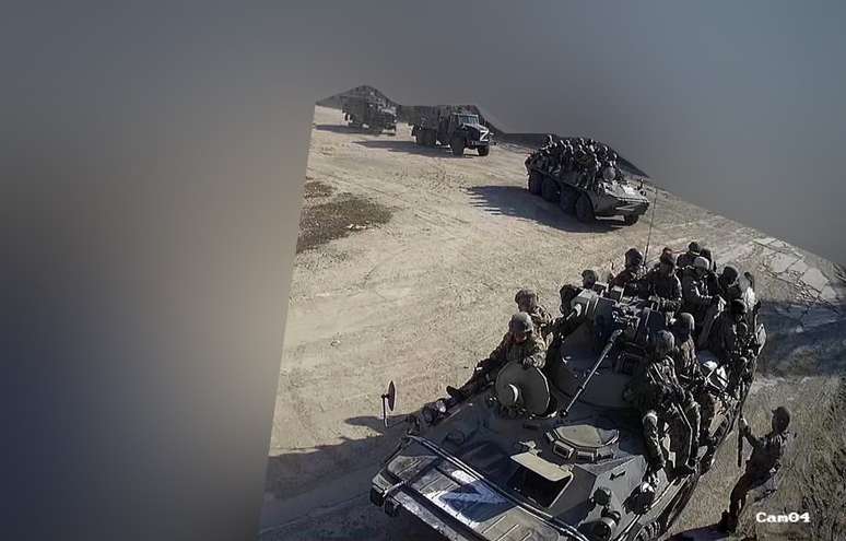 Imagem de câmera de segurança mostra momento em que soldados russos chegam a armazém