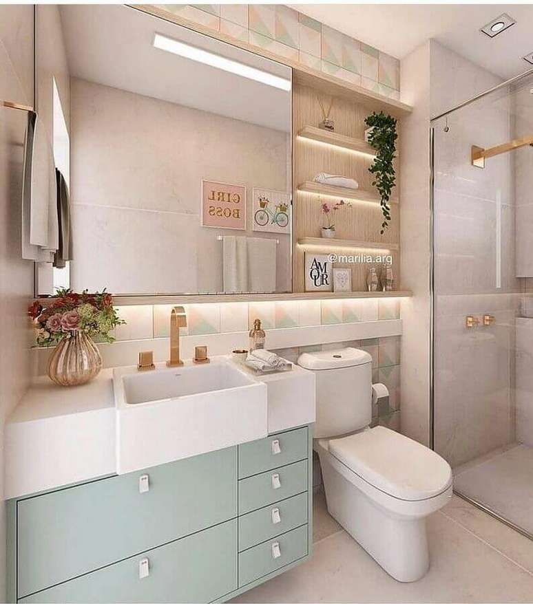 26. Que tal uma paleta de cores candy colors para decorar o seu banheiro ? &ndash; Foto: Mar&iacute;lia Zimmermann