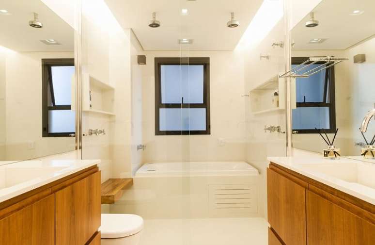 56. Banheiro compartilhado com chuveiro de teto. Fonte: Studio Scatena Arquitetura