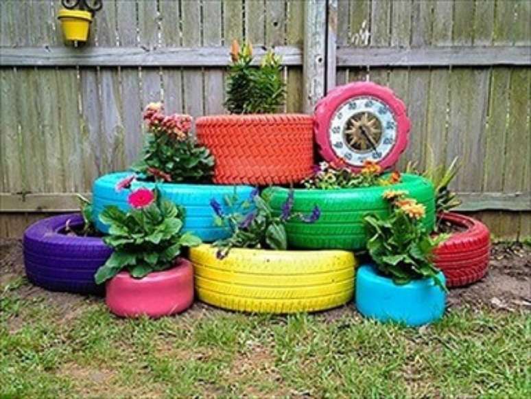 33. Mais uma ideia de horta feita com pneus. Fonte: Amo Decorar