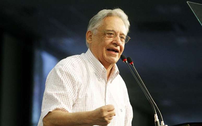 Fernando Henrique Cardoso era o presidente. FHC estava no último ano de seu segundo mandato e não poderia tentar reeleição. Fernando Henrique foi o responsável por receber a Seleção em Brasília após o penta. Em outubro, Lula (PT) bateu José Serra (PSDB) no segundo turno, virando presidente em 1º de janeiro de 2003.