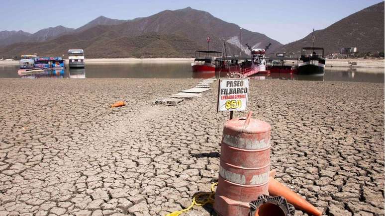 A represa de La Boca, que alimenta a cidade, está praticamente seca