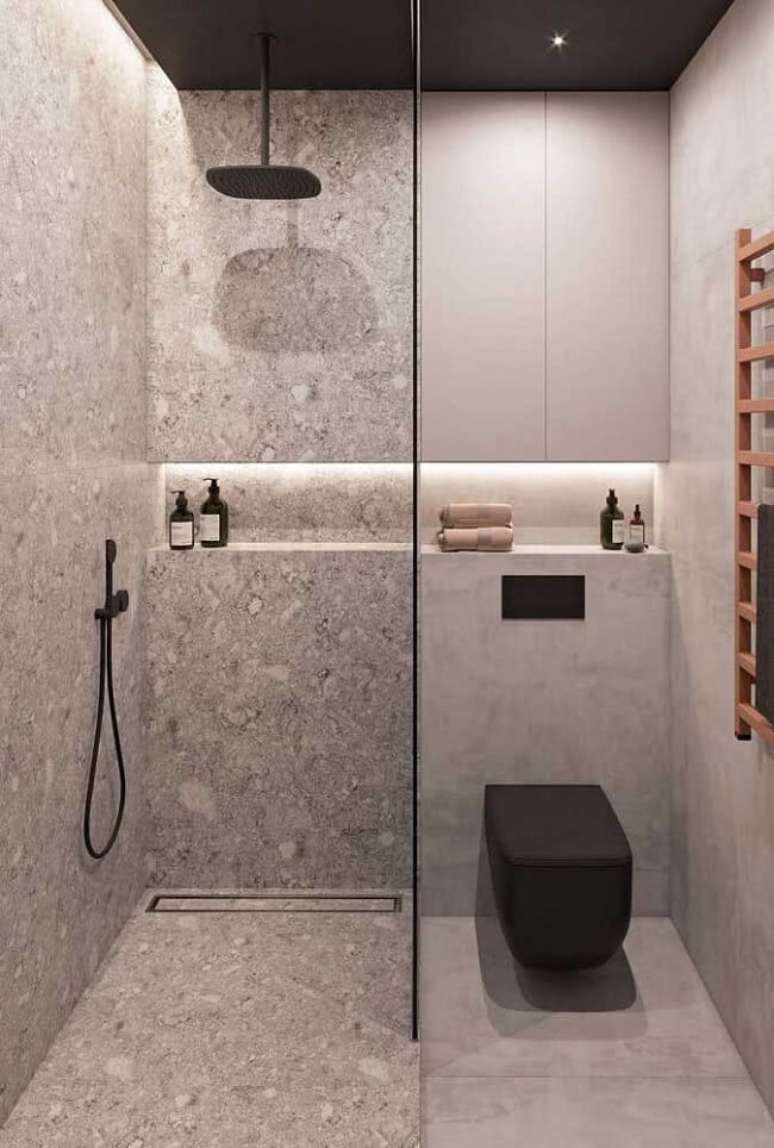 25. Modelo de chuveiro de teto preto para decoração de banheiro. Fonte: Arkpad