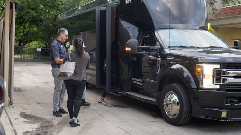 O reverendo Daniel Kanter auxilia uma paciente que fará um aborto no Novo México