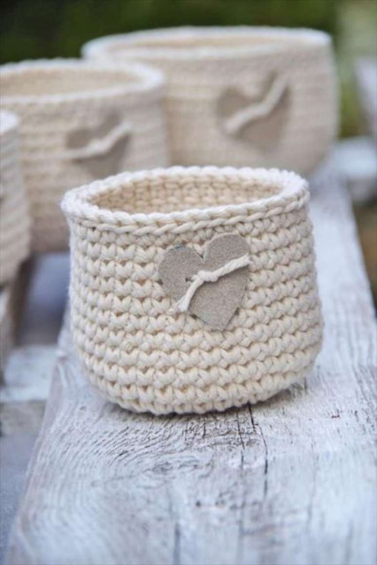 54. Cesto feito com t&eacute;cnicas de croch&ecirc; para iniciantes simples &ndash; Via: DIY To Make