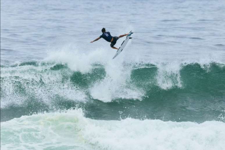 Samuel Pupo derrotou Ítalo Ferreira na semifinal do Circuito Mundial de Surfe (© WSL / Smorigo)