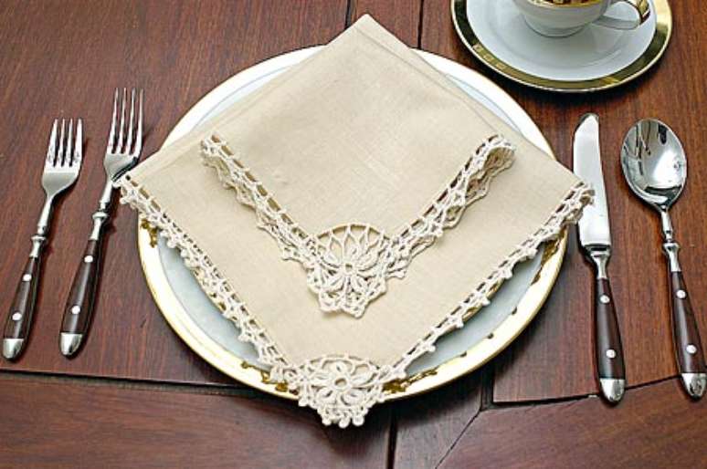 14. Guardanapo com bico de croch&ecirc; para iniciantes &ndash; Via: Decor F&aacute;cil