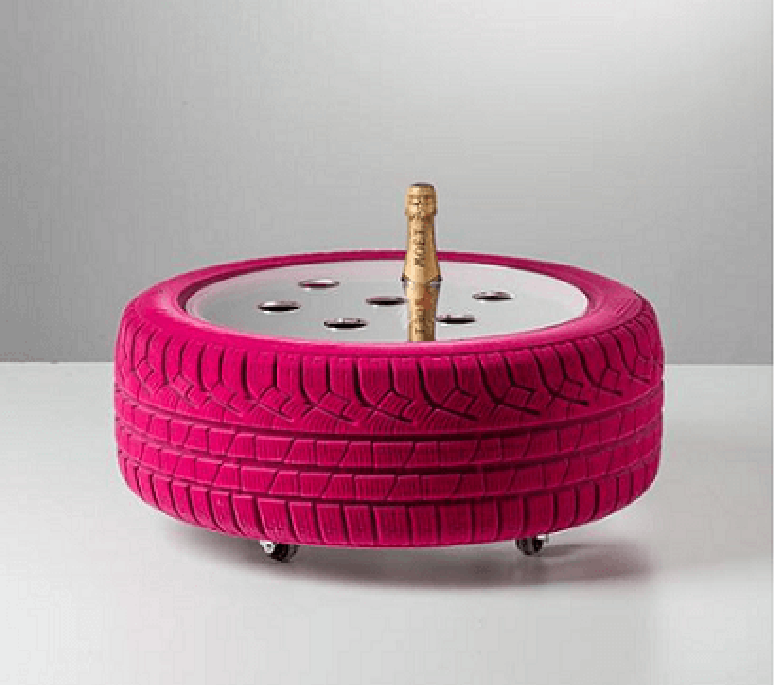 44. Porta-garrafas rosa de artesanato com pneus. Fonte: Reciclagem e Meio Ambiente