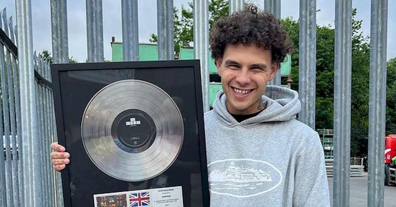 Rapper britânico Slowthai assina com a BMG