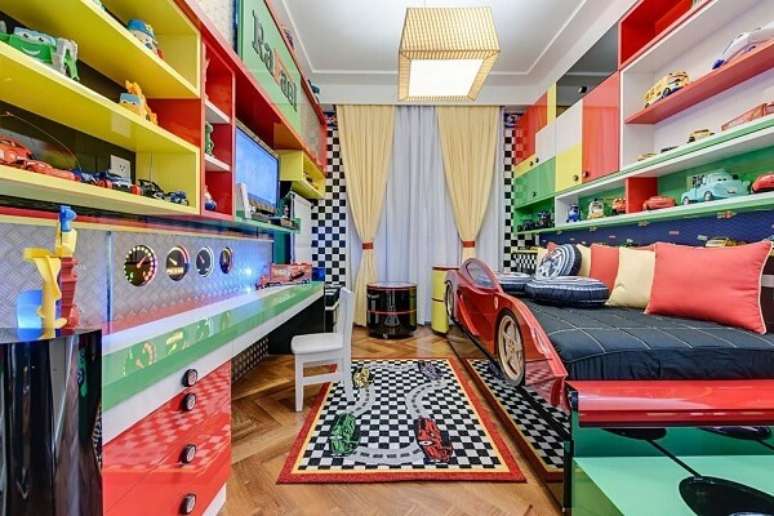 10. Como organizar um quarto infantil pequeno com tema de carros &ndash; Foto Andrea Bento