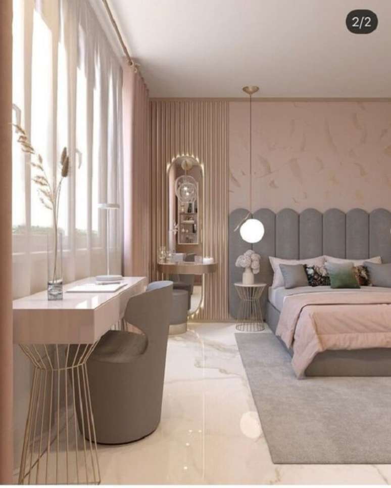 28. Cama estofada cinza com mesa de estudo para quarto &ndash; Foto Eryca Siva