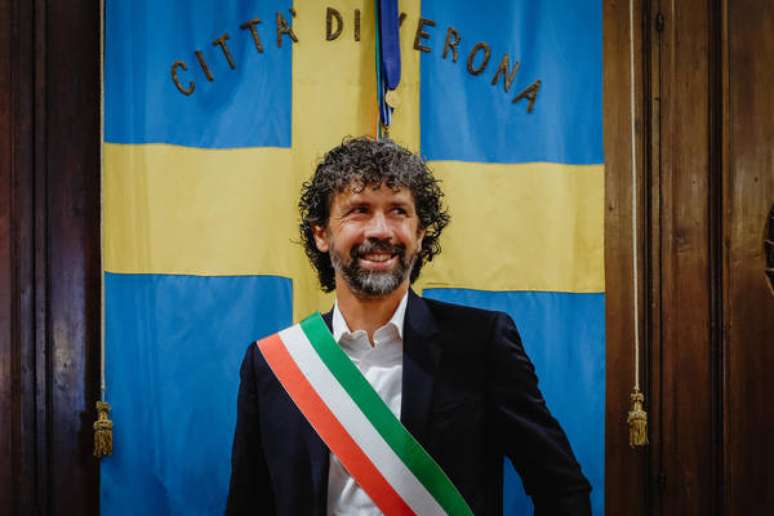 Damiano Tommasi é o novo prefeito de Verona, antigo bastião da extrema direita italiana