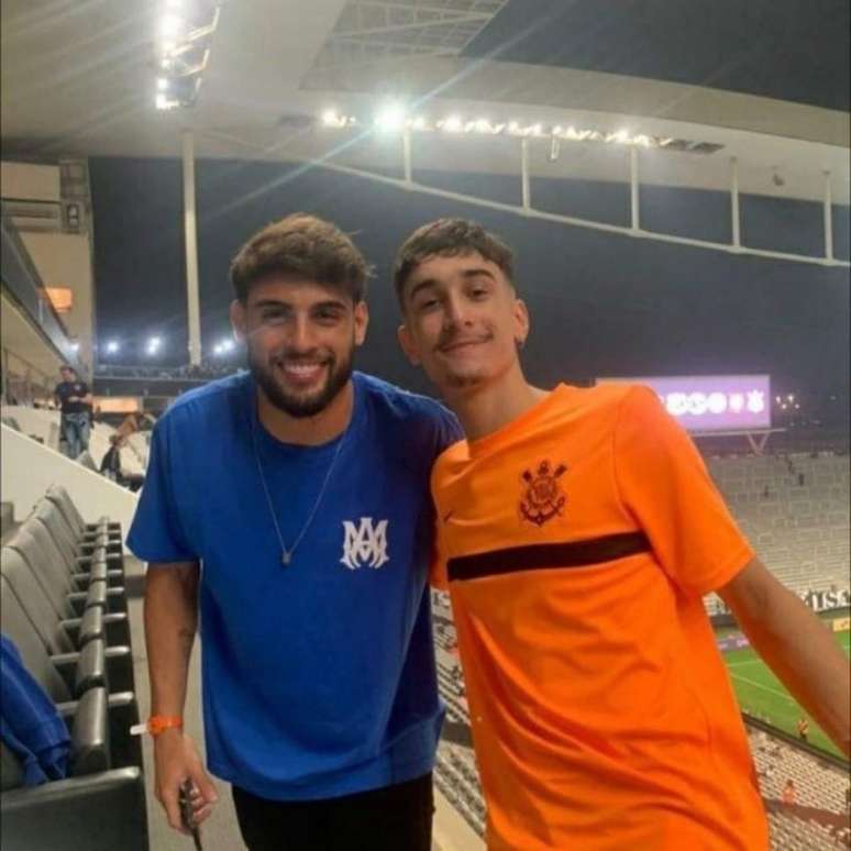 Torcedor corintiano fez registro com Yuri Alberto no estádio do Timão (Foto: Reproduçãio/Internet)