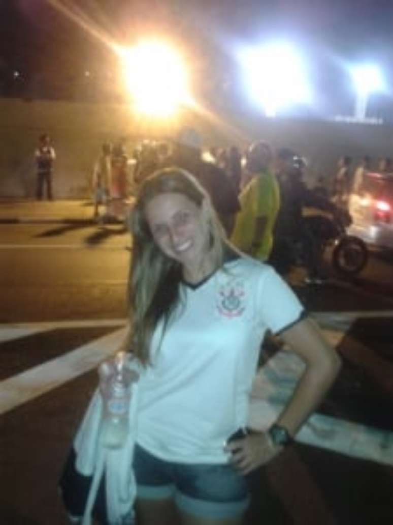 Vanessa antes de um dos jogos do Timão na fase de grupos da Libertadores (Foto: Acervo Pessoal)