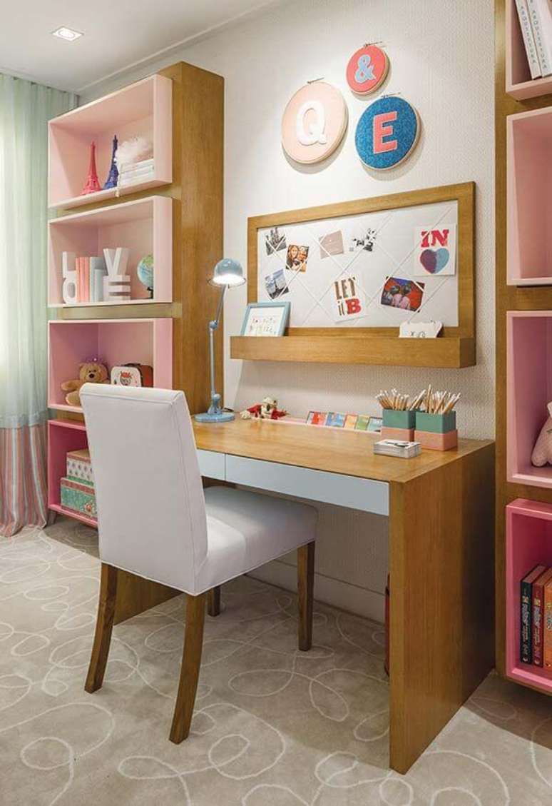 5. Mesa de estudo para quarto infantil de madeira – Foto YouCanFind