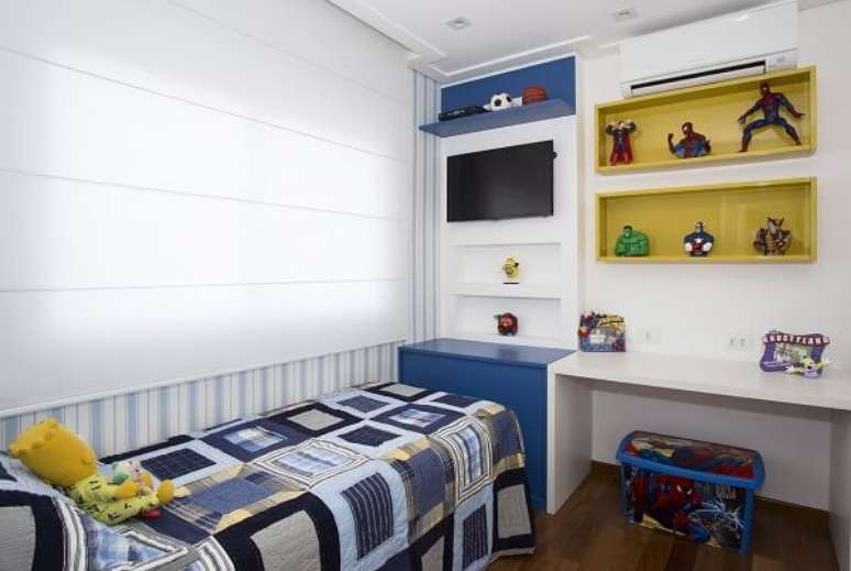 67. Mesa de estudo pequena para quarto de menino – Foto Erica Salguero