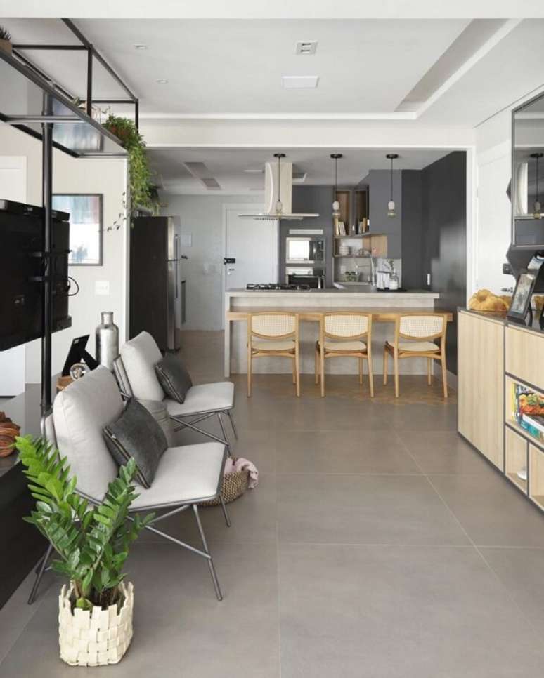 39. Porcelanato para sala em tons claros para decora&ccedil;&atilde;o neutra e moderna &ndash; Foto Bianchi Lima