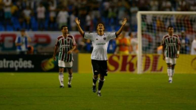 Dodô comemora gol em 2007 (Foto: Arquivo Lance!)