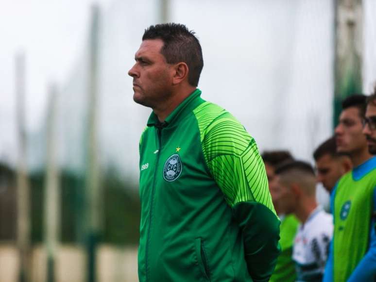 Técnico pede atenção a equipe apesar de grande campanha (Juliane Lima/Coritiba)