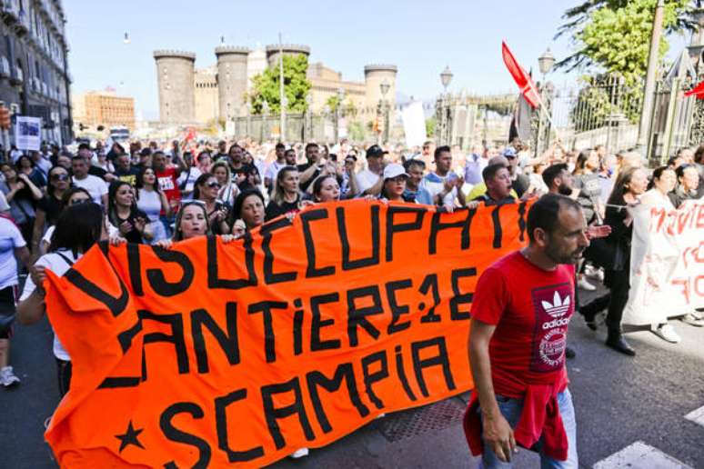 Protesto de desempregados em Nápoles, sul da Itália