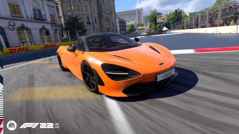 O McLaren 720S é um dos supercarros presentes em F1 22 