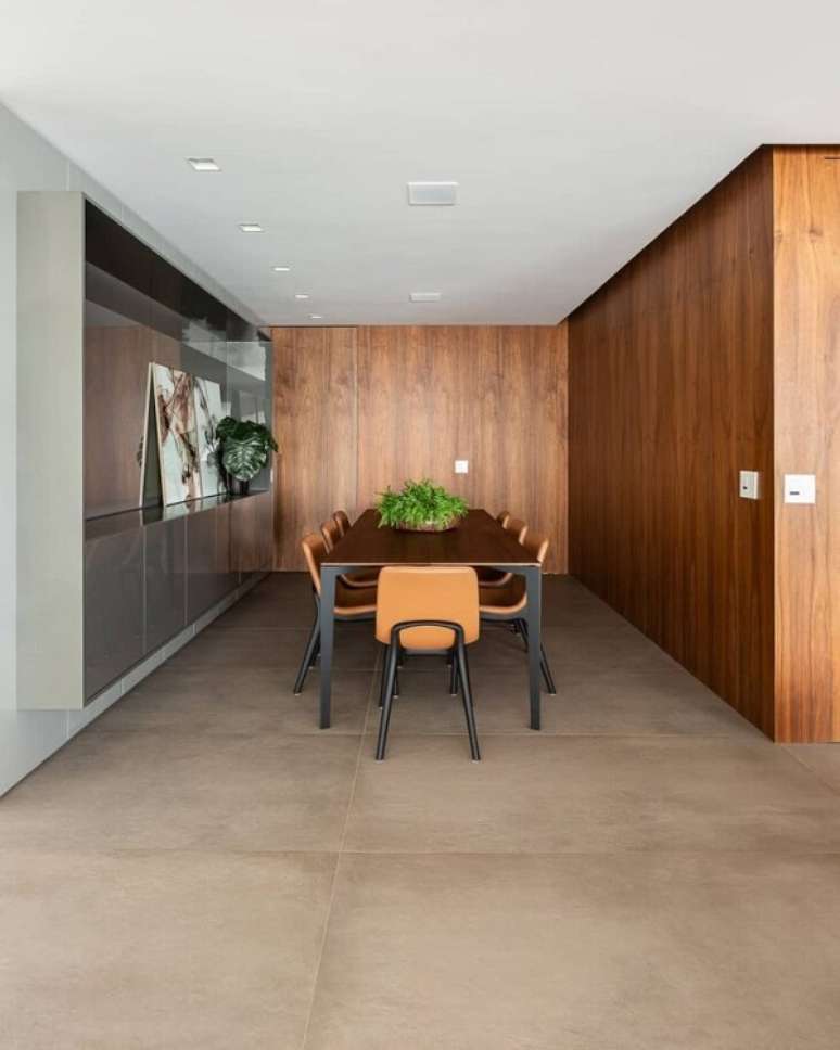 52. Sala de estar com porcelanato acetinado &ndash; Foto Gisele Rampazzo