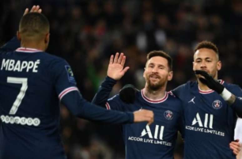 Mbappé, Messi e Neymar em campo pelo PSG (Foto: FRANCK FIFE / AFP)