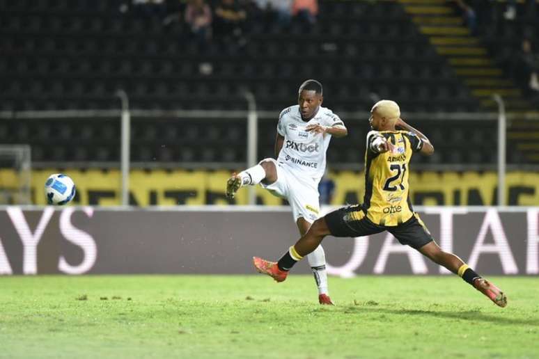 O atacante Angulo marcou o gol do Santos diante do Táchira (Foto: Ivan Storti/Santos FC)