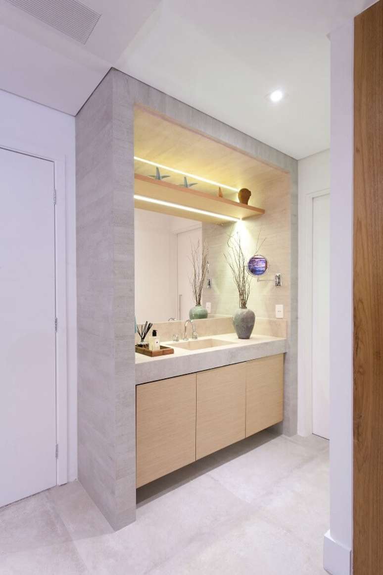 5. Banheiro chique com revestimento de porcelanato acetinado &ndash; Foto Daniela Penna