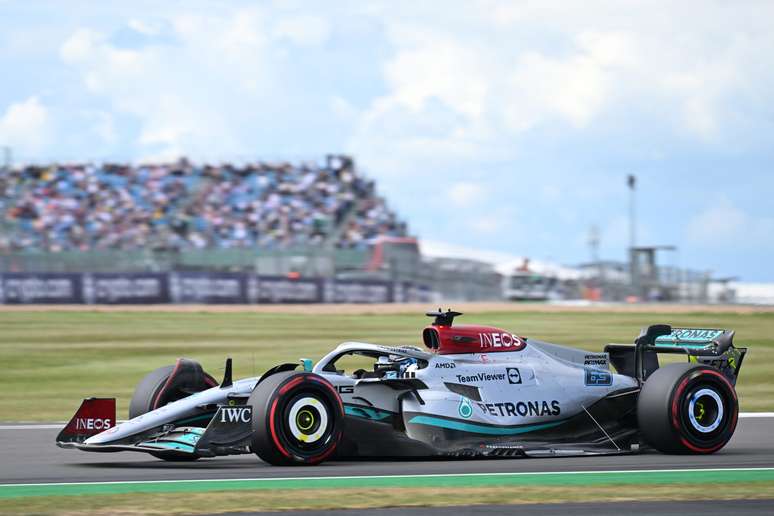 George Russell em ação na pista de Silverstone 