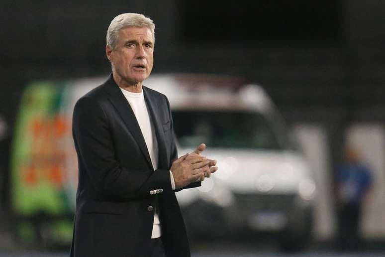 Luís Castro lamentou a série de desfalques do Botafogo e pediu reforços para a sequência (Foto: Vitor Silva/Botafogo)