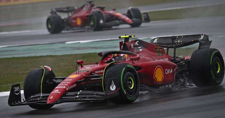 Carlos Sainz larga na frente em Silverstone 