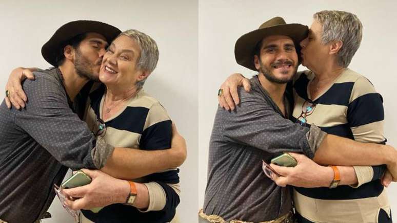 Nos bastidores de 'Pantanal', Gabriel Sater tieta Selma Egrei e compartilha momento nas redes sociais.