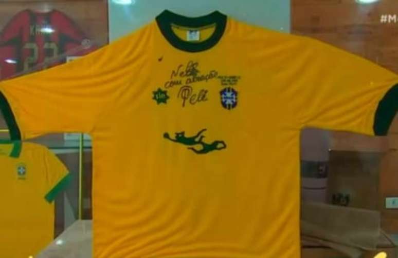 Camisa da Seleção autografada por Pelé (Reprodução/Band)